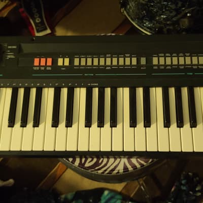 Casio CT-370 Casiotone 49-Key Synthesizer