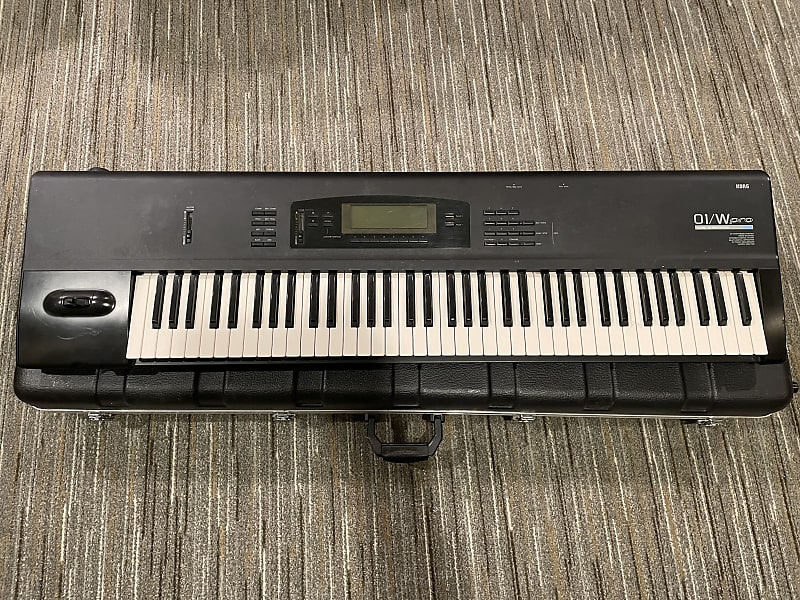 Korg 01/W Pro 76-key Workstation Synth w/ MTS road case