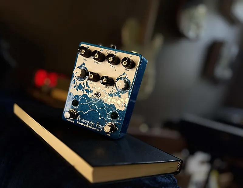 EarthQuaker Devices Avalanche Run Stereo Reverb & Delay with Tap Tempo