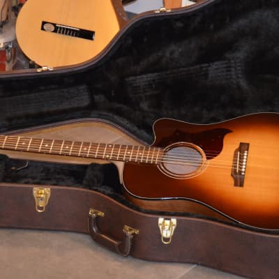 Gibson Hummingbird Walnut M * made in USA 2020 * with pickup * sounds/plays/looks really great * perfect steelstring guitar for stage, studio or love it at home*+original Gibson hard case*only 2290€ for sale