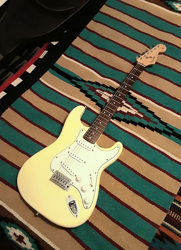 Squier Stratocaster 2008 Vintage Yellow image 1