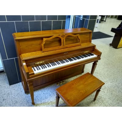 Boldvina Hamiltona studija Upright PianoBoldvina Hamiltona studija Upright Piano  