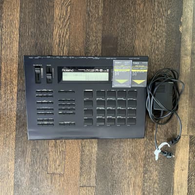 Roland R-8 MKII - Excellent Condition with Mallet & Ethnic Cards