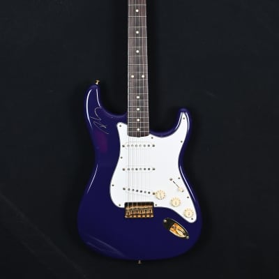 Fender Custom Shop Robert Cray Signature Stratocaster from 2006 in Violet with original hardcase for sale
