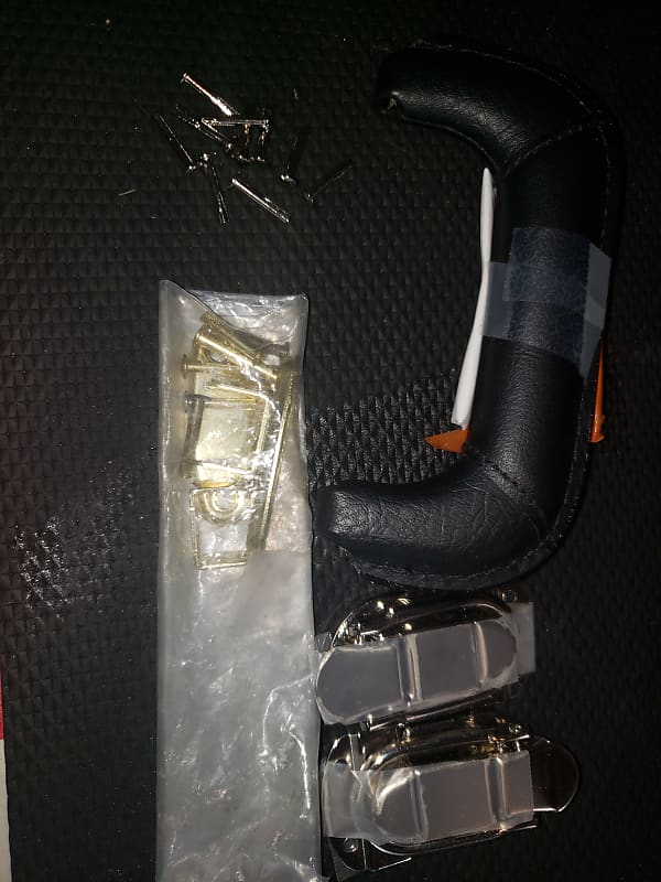 Guitar case handle n latches Boutique case lots of stuff 2022 Reverb