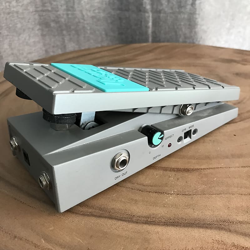 Ibanez WH10V2 Classic Wah pedal for guitar or bass WH10 WH