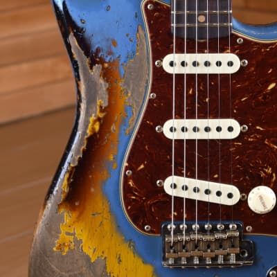 Fender Custom Limited Edition Roasted '60s Stratocaster Super Heavy Relic Lake Placed Blue over 3 Color Sunburst image 14