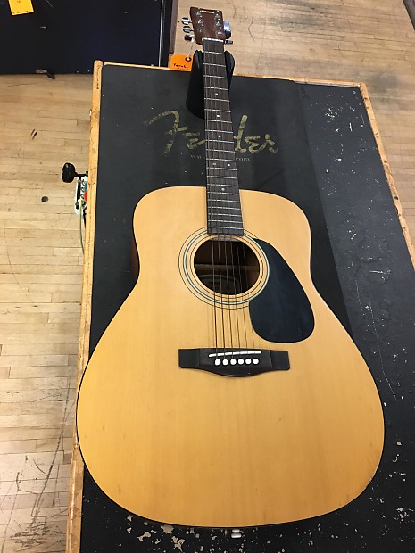 Yamaha f35 store guitar
