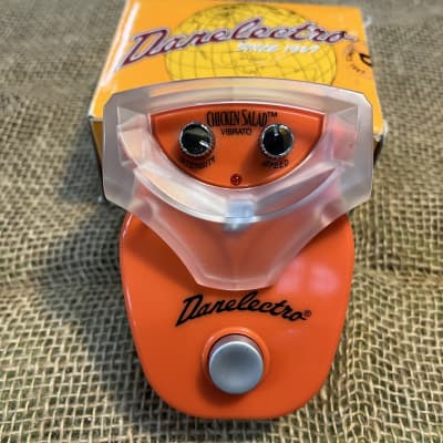 ギター Danelectro CHICKEN SALAD Lunchtime with Danelectro | Chicken Salad Vibrato | Ep. 1 - YouTube