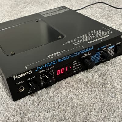Roland JV-1010 64-Voice Synthesizer Module 1999 - 2003 - Black