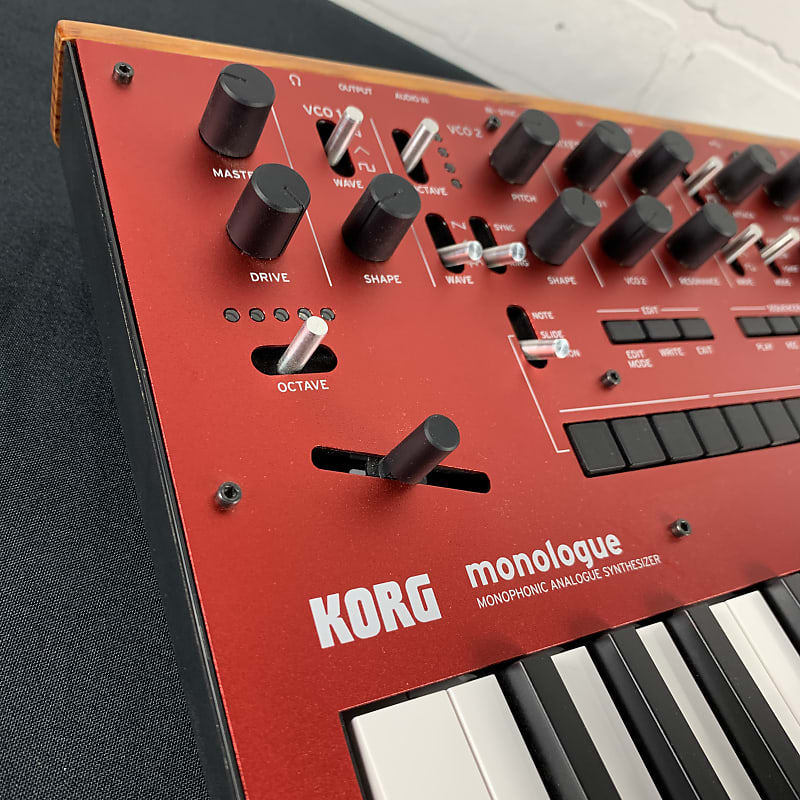 KORG monologue Red 生産終了カラー korg_monologuered_01.jpg