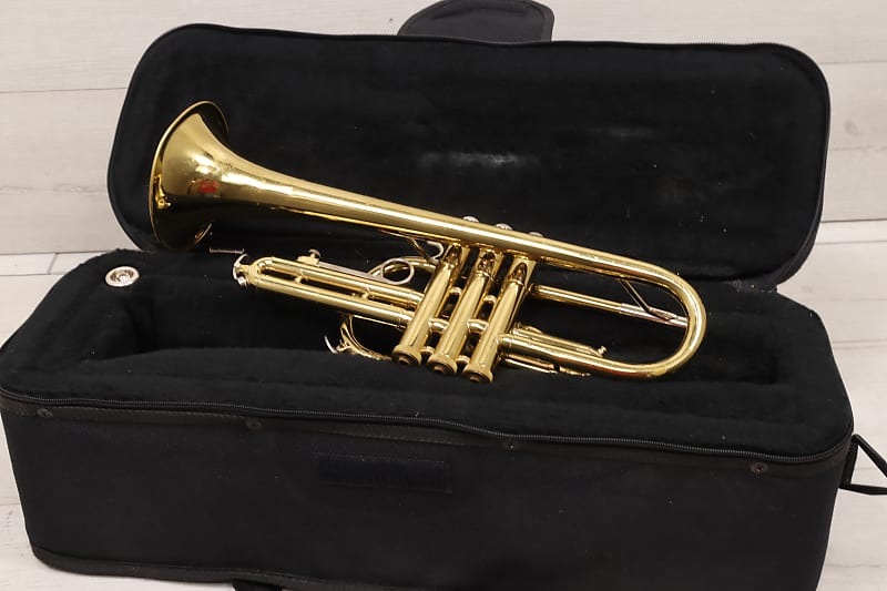 Bundy Cornet Made in USA Relatively Clean Comes w/ Case image 1