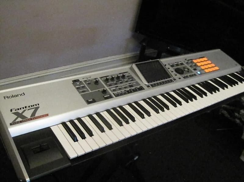 Roland Fantom-X7 - 鍵盤楽器