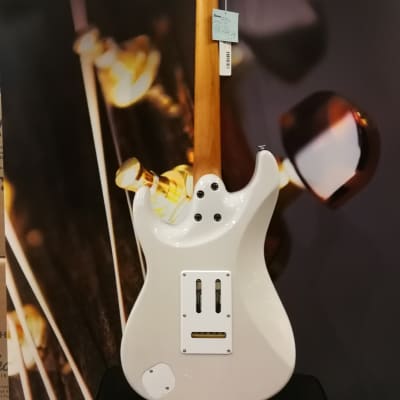 Ibanez AZ2204N-AWD Prestige E-Guitar 6 String - Antique White Blonde + Case image 8