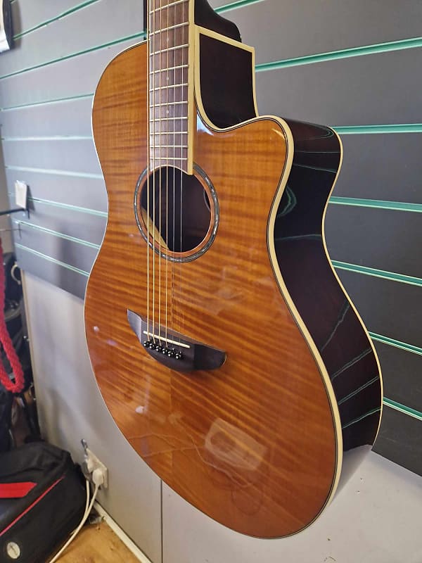 Yamaha APX 600 FM Amber