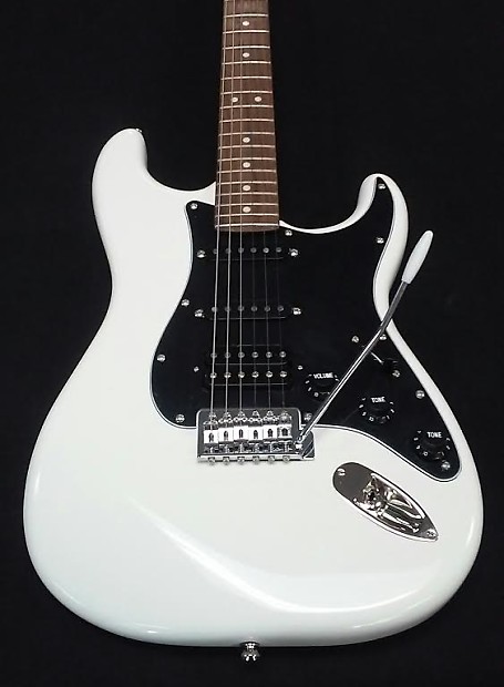 ■Fender Modern Player Stratocaster HH Fender Modern Player Stratocaster HSH Electric Guitar