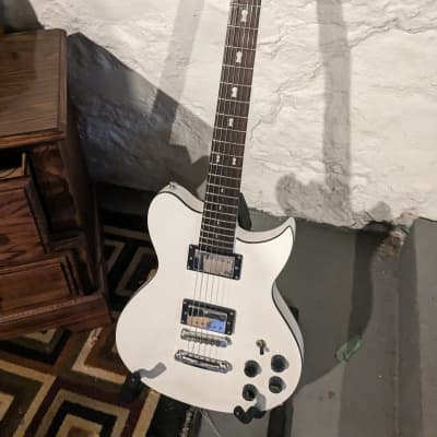 Washburn WI26 Joe Trohman signature - White image 1