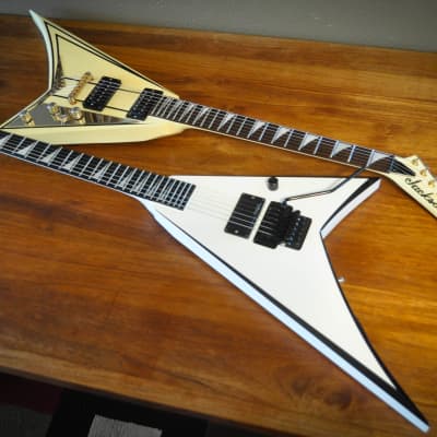 Jackson Randy Rhoads RR5 Flying V -2001 White/Gold-Made in Japan