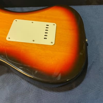 Fender Deluxe Series Stratocaster Guitar MIM 2002 - Sunburst image 18