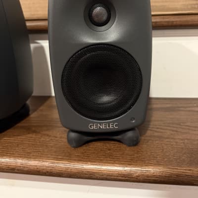Genelec 8320A SAM 4" Powered Nearfield Studio Monitor (Pair) 2016 - 2021 - Gray image 3