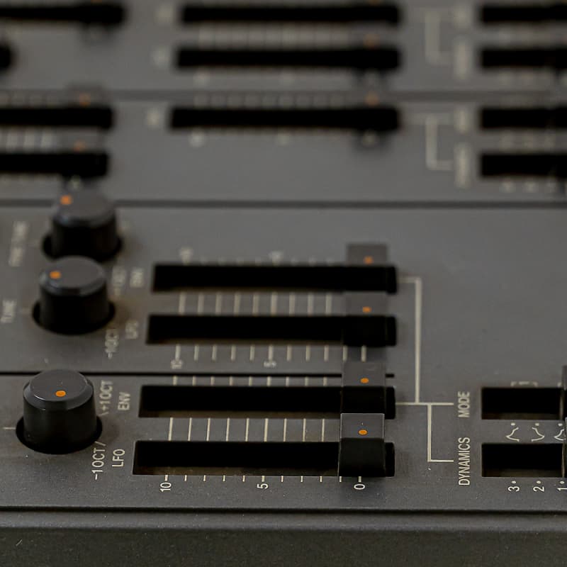 Roland PG-800 Synthesizer Programmer | Reverb