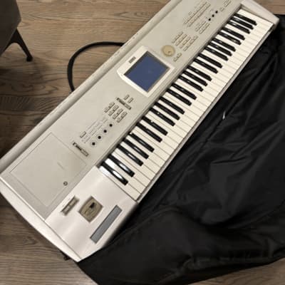 Korg Triton Studio 61-Key 120-Voice Polyphonic Workstation 2002 - 2005 - Silver