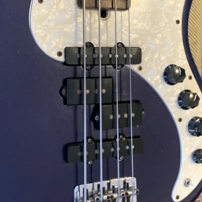 Fender Stu Hamm Artist series Signature Urge II Bass 1999-2007 Bright Sapphire Metallic for sale