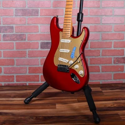 Fender American Deluxe Stratocaster V-Neck 50th Anniversary with Maple Fretboard Candy Apple Red 2004 wOHSC image 5