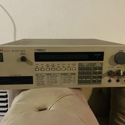 Akai S950 MIDI Digital Sampler 1988 - White