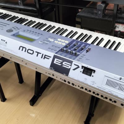 Yamaha Motif ES 7 Production Synthesizer Used in mint condition