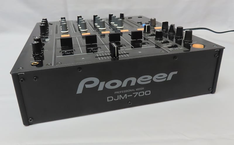 Pioneer Pro DJ DJM-700 4 Channel DJ Mixer w/ Odyssey Hard Pioneer Pro DJ DJM-700 4 Channel DJ Mixer w/ Odyssey Hard