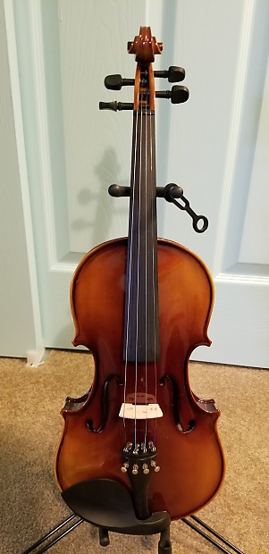 Rothenberg Violin Copy of a 1732 Stradavarius with case bow assesories. Stand not included