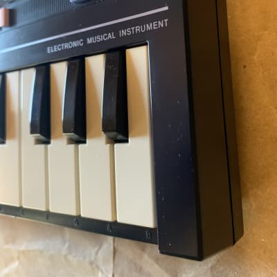 Casio PT-1 29-Key Mini Synthesizer 1982 - 1988 - Black EC with Users Manual Booklet image 8