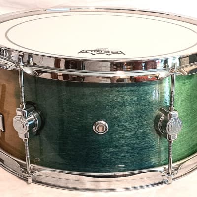 MARTIAL PERCUSSION HANDCRAFTED 14 x 6.5" MAPLE SNARE DRUM 2023 - TIEDYED DENIM LACQUER imagen 2