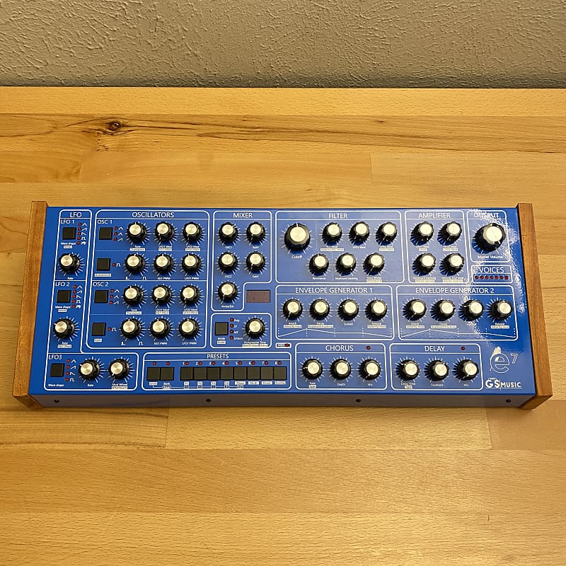 GSe7 Analog Polyphonic Multitimbral Synthesizer (Blue/White) Reverb