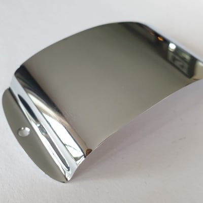 Fender P-bass pickup cover chrome + screws 0010116070 image 2