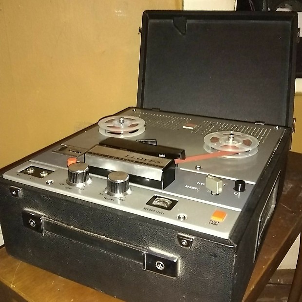 Reel-to-reel audio tape recorder. Handheld reel tape recorder