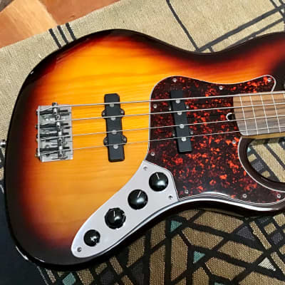 1997 Fender Jazz Bass Deluxe Fretless Sunburst image 3