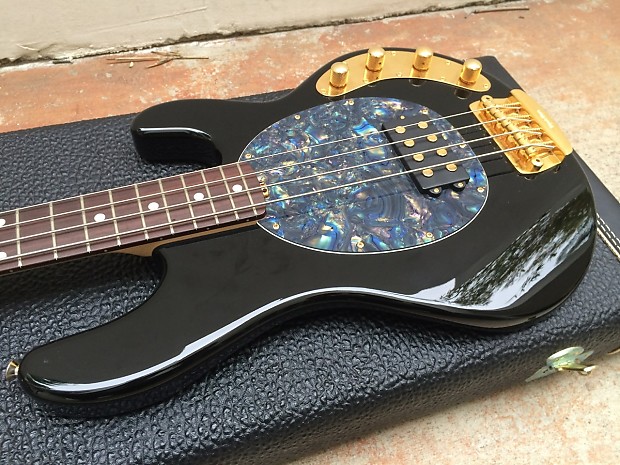 ミュージックマン・スティングレイ〜2006 limited edition〜 Musicman Stingray 2006 Limited Edition Black & Gold Hardware