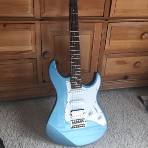 Yamaha pacifica hot sale 112j blue