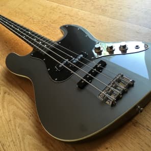Fender aerodyne jazz bass dolphin grey top