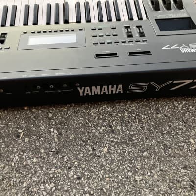 Yamaha SY77 Synthesizer 1989 - Black