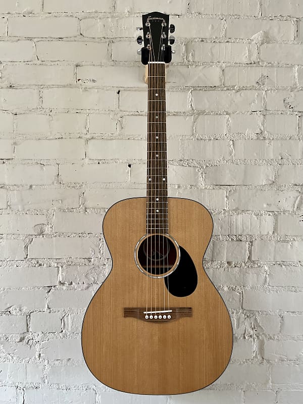 Eastman PCH1-OM Pacific Coast Highway Series Solid Sitka Spruce Top Orchestra Model 2010s - Natural image 1