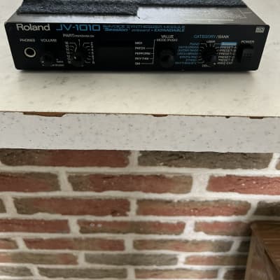 Roland JV-1010 64-Voice Synthesizer Module 1999 - 2003 - Black