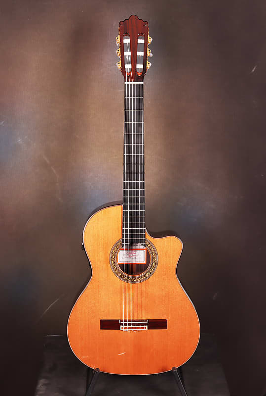 Jose Ramirez 4NCWE classical guitar in Excellent condition incl Hardcase  2013 built