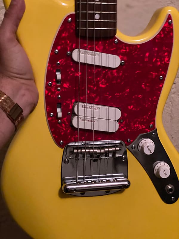 Fender JagStang JagStang Kurt Cobain Graffiti Yellow Reverb