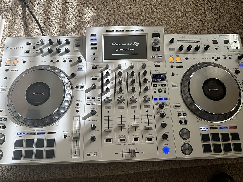 Pioneer DJ XDJ-XZ ホワイト DJコントローラー Introducing the new brilliant-white finish XDJ-XZ-W - News