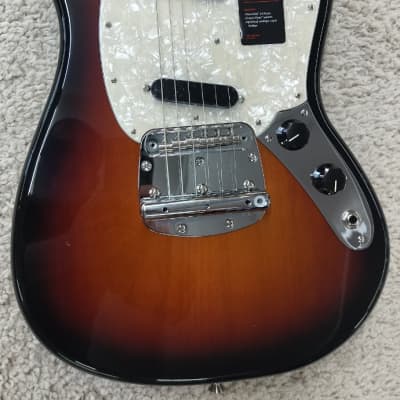 Fender American Performer Mustang Electric Guitar w/Deluxe Bag - 3-Tone Sunburst image 3