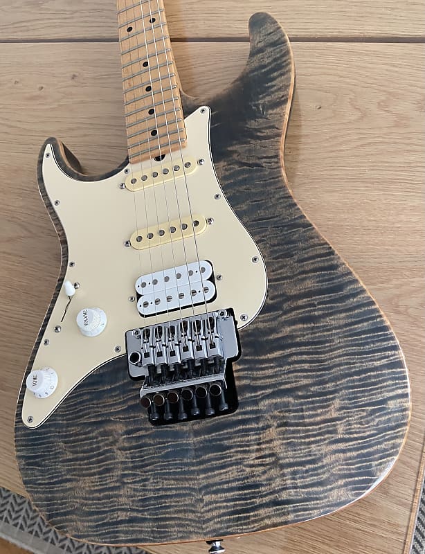 【ハン】suhr Pro series s6 Suhr Pro Series S6 Magenta Pink Stain 中古｜ギター買取の東京