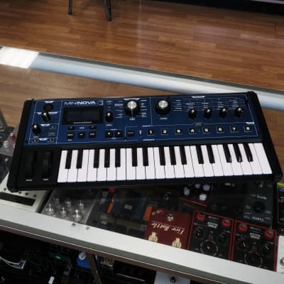Novation MiniNova 37-Key 18-Voice Synthesizer (Very Good) *Free Shipping*-